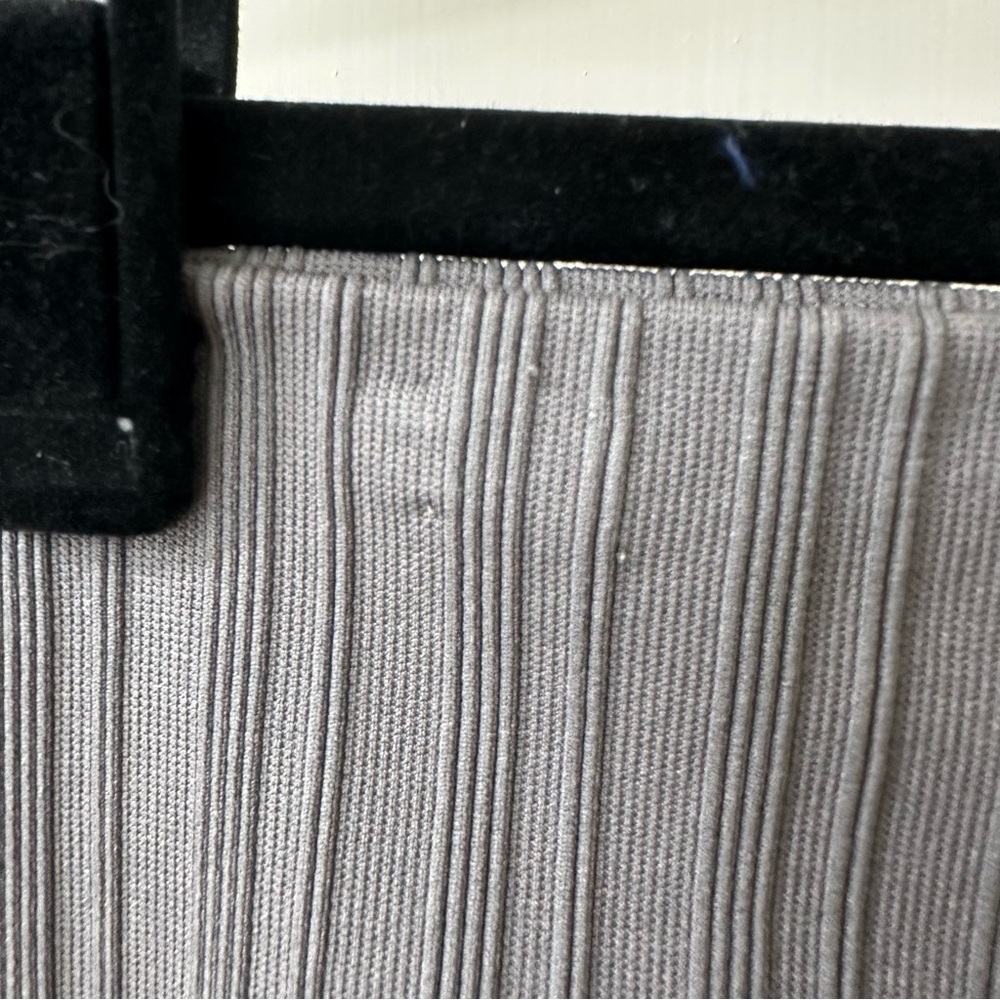 Athleta Gray Halasana Seamless Mesh 7/8 Tight Leggings, Ribbed Waistband, Size S - Picture 8 of 10